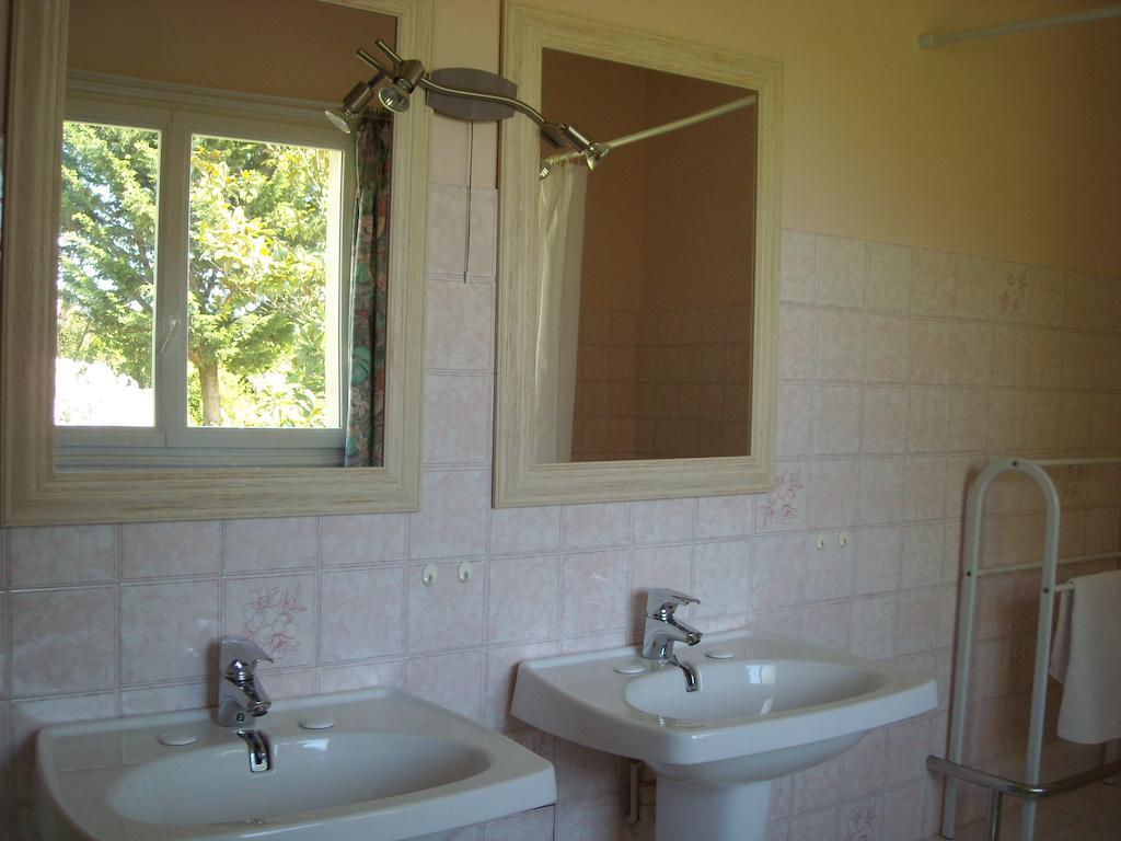La Tour Des Laudes Bed & Breakfast Breuil-Barret Exterior photo