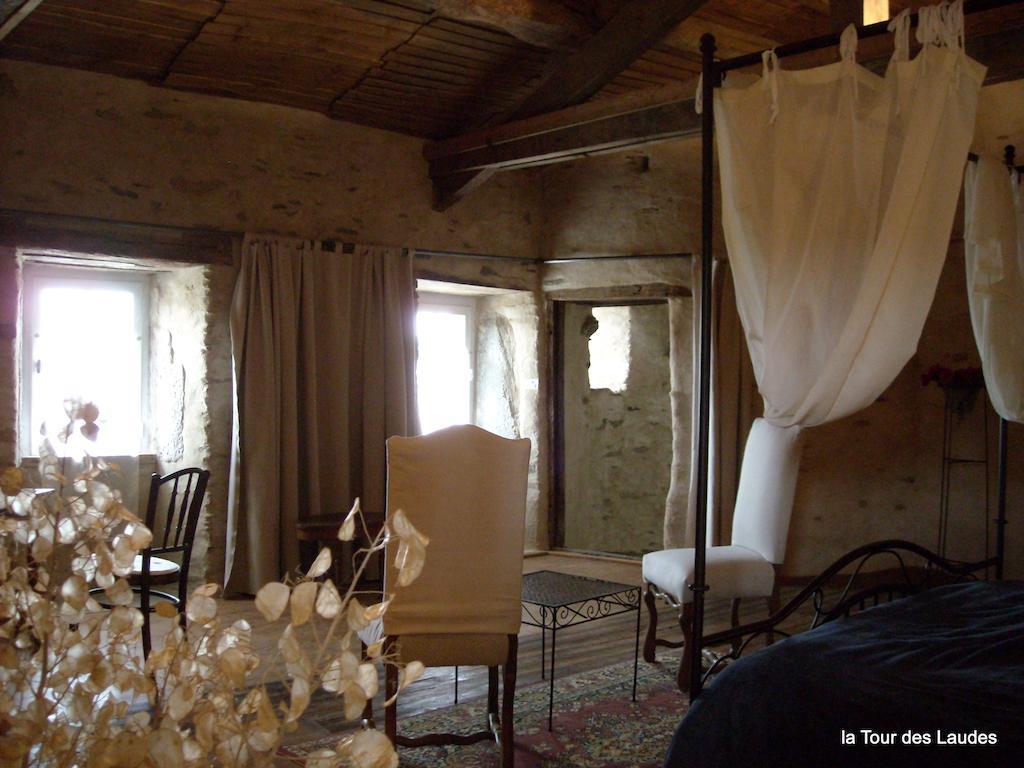 La Tour Des Laudes Bed & Breakfast Breuil-Barret Exterior photo
