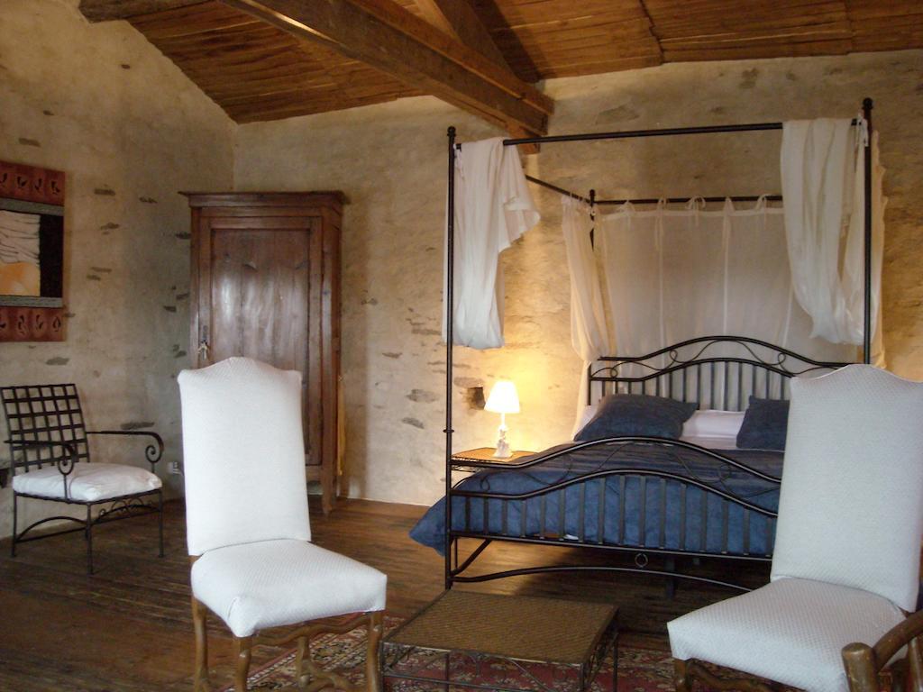 La Tour Des Laudes Bed & Breakfast Breuil-Barret Exterior photo