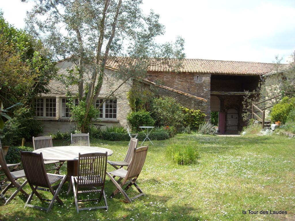 La Tour Des Laudes Bed & Breakfast Breuil-Barret Exterior photo